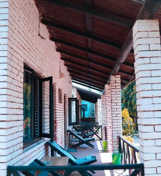 هتل Safari Wildlife Lodge & Camp