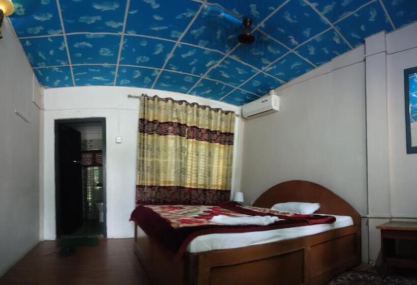 هتل Safari Wildlife Lodge & Camp