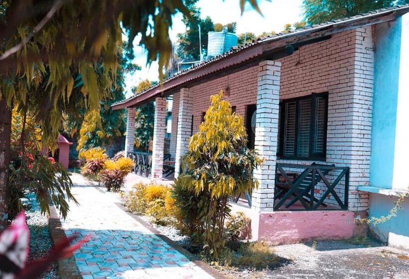 هتل Safari Wildlife Lodge & Camp