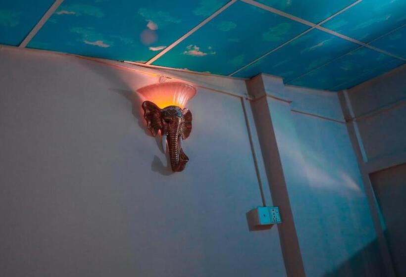 هتل Safari Wildlife Lodge & Camp