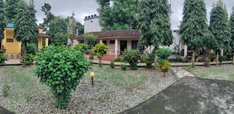 هتل Safari Wildlife Lodge & Camp