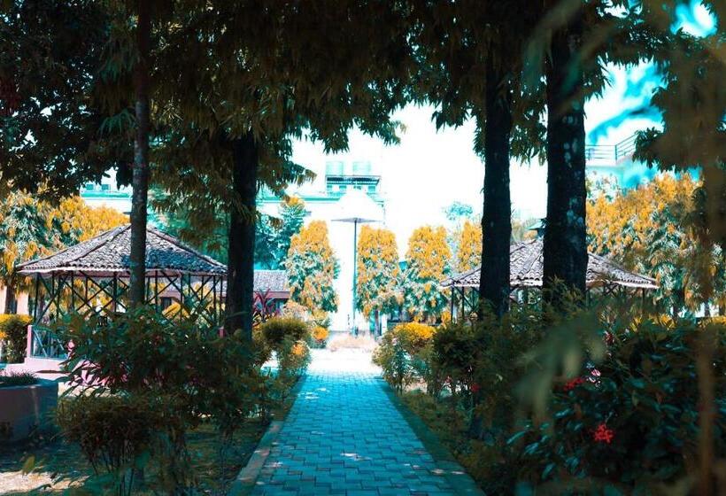 هتل Safari Wildlife Lodge & Camp