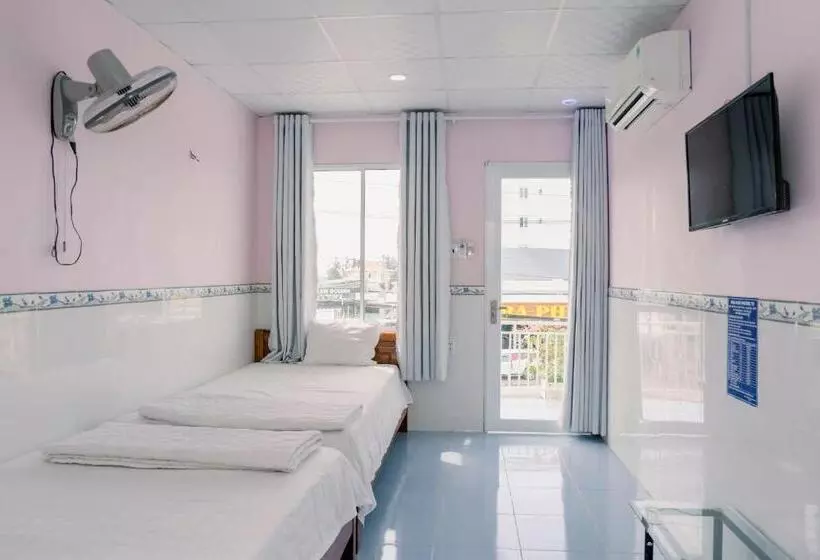 مُتل Phương Tú Hostel
