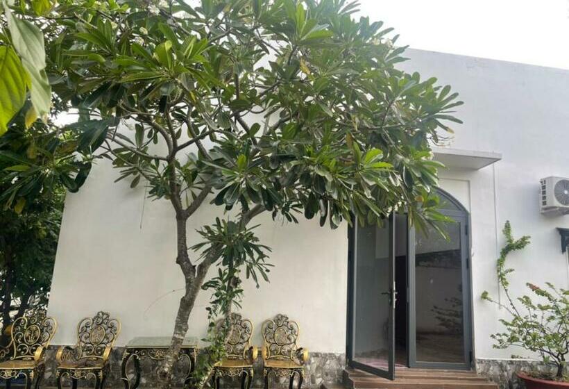 Phụng Kim Thảo Hotel Long An