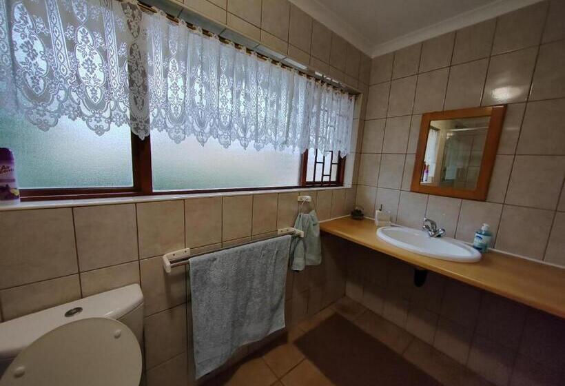 بنسيون 12 On Churchill