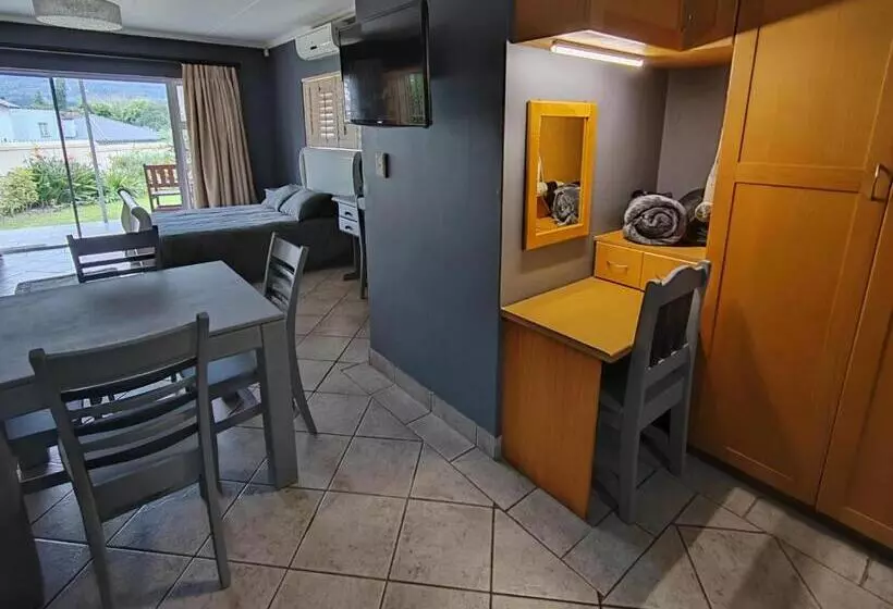 Majatalo 12 On Churchill