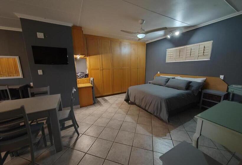 بنسيون 12 On Churchill