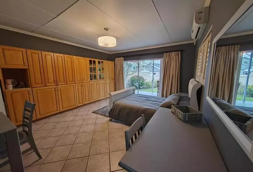 Majatalo 12 On Churchill