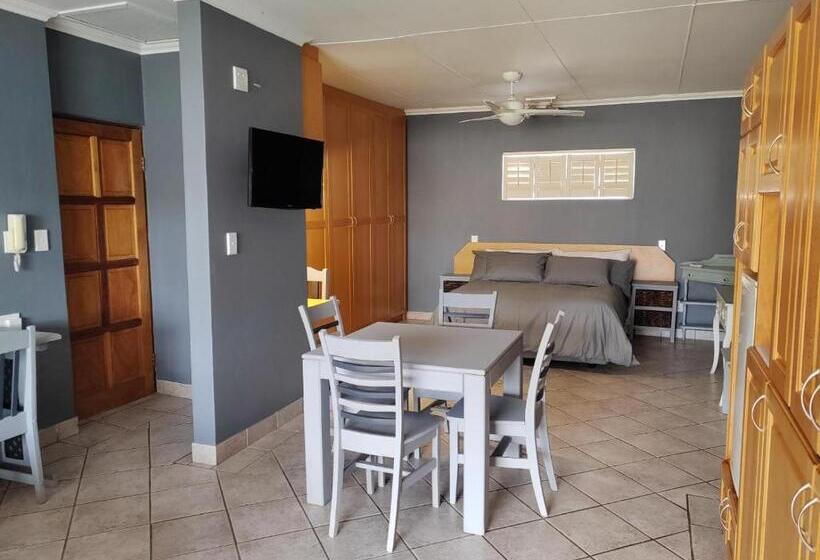 بنسيون 12 On Churchill