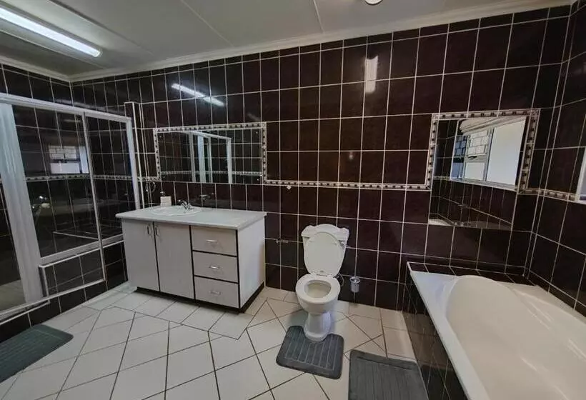 Majatalo 12 On Churchill