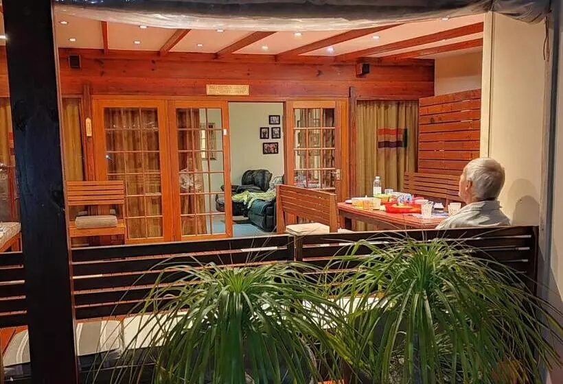 Majatalo 12 On Churchill