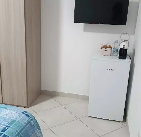 ペンション B&b Le Luci Super Camera In Attico Interno 3 Rose Rosse