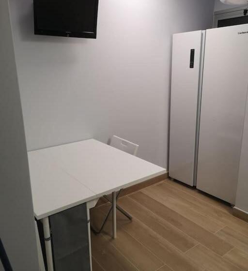 פנסיון Hostal Mari, Alquiler Habitación Privada En Hostal, 6 Habitaciones Cerca De La Universidad Y Aeropue