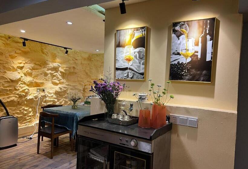 Majatalo Wesley Rosegarden 庐山卫斯里玫瑰园别墅