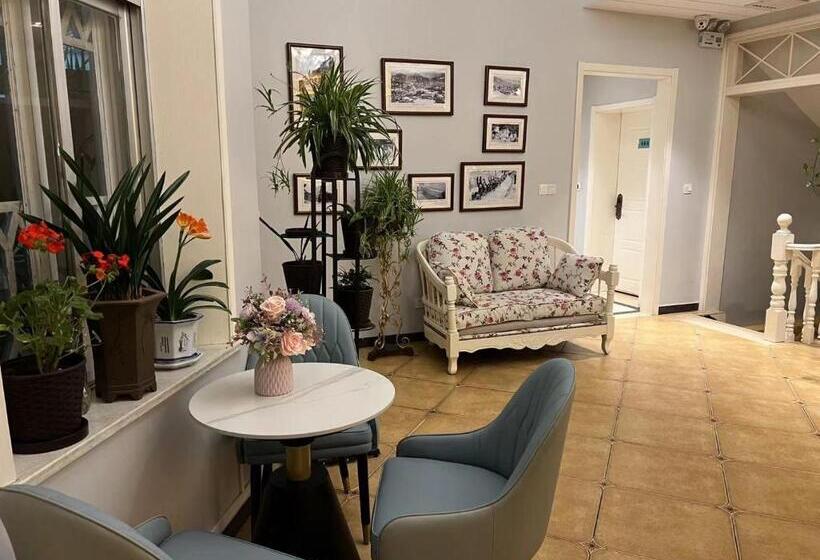 Majatalo Wesley Rosegarden 庐山卫斯里玫瑰园别墅