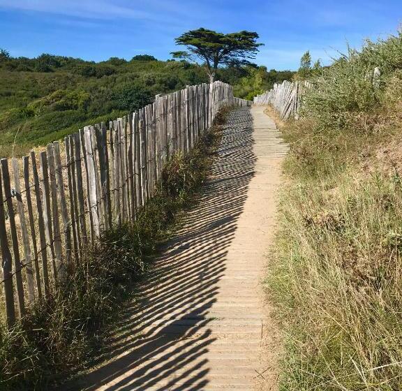 تختخواب و صبحانه Le Clos De La Hourserie