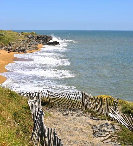 تختخواب و صبحانه Le Clos De La Hourserie