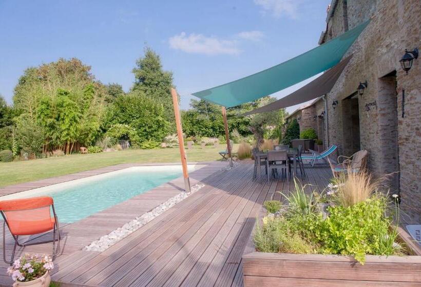 تختخواب و صبحانه Le Clos De La Hourserie