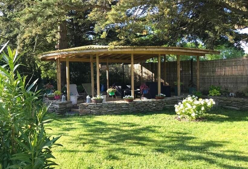 تختخواب و صبحانه Le Clos De La Hourserie