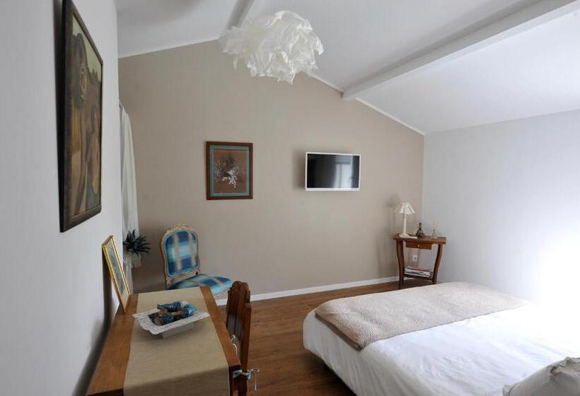 تختخواب و صبحانه Le Clos De La Hourserie