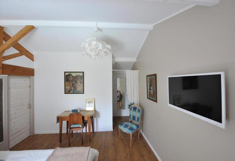 تختخواب و صبحانه Le Clos De La Hourserie