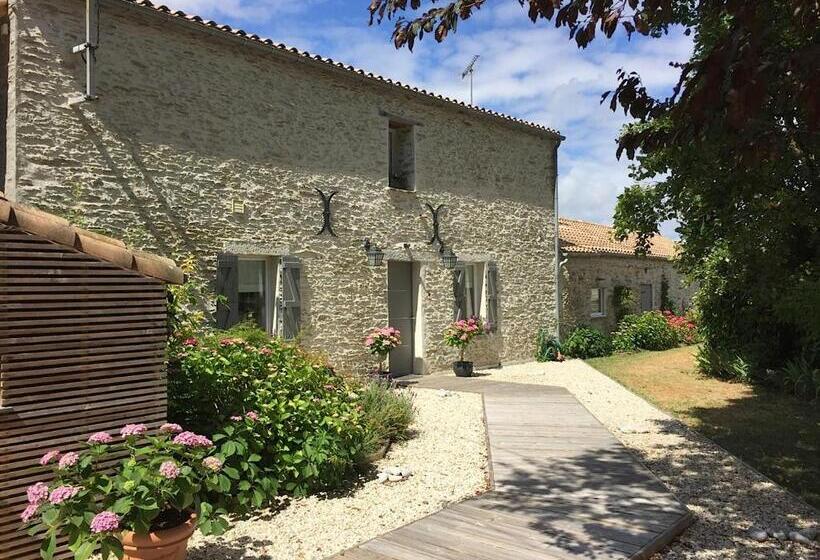 تختخواب و صبحانه Le Clos De La Hourserie