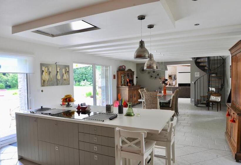 تختخواب و صبحانه Le Clos De La Hourserie