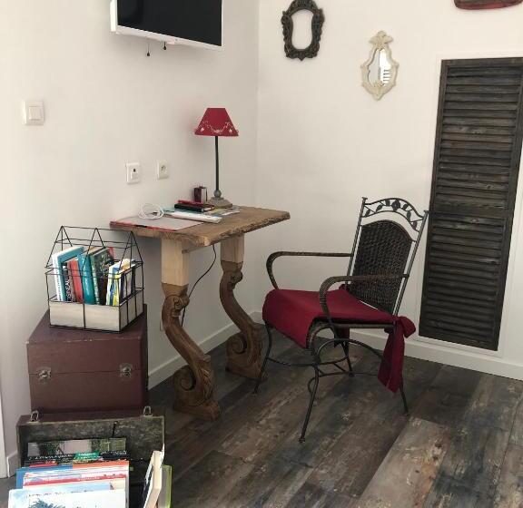 تختخواب و صبحانه Le Clos De La Hourserie