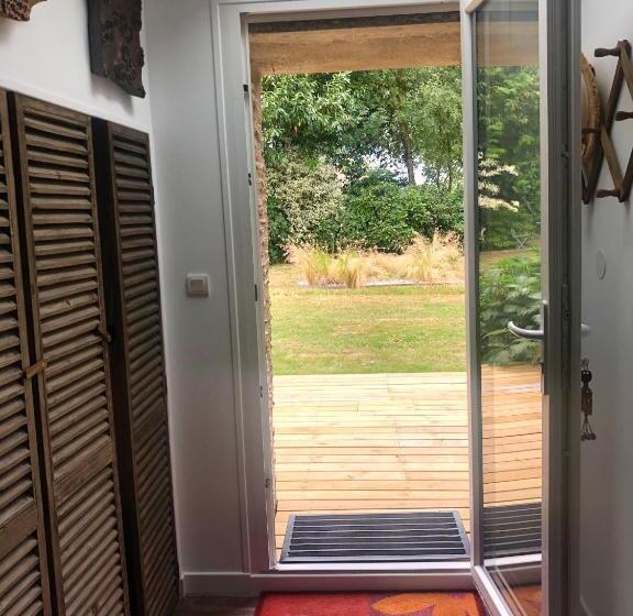 تختخواب و صبحانه Le Clos De La Hourserie