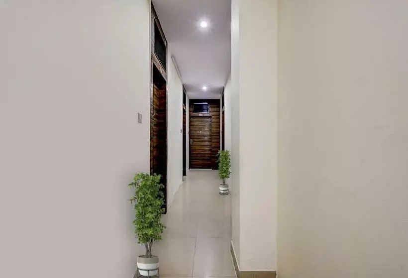 هتل Oyo Flagship Navarang Residency