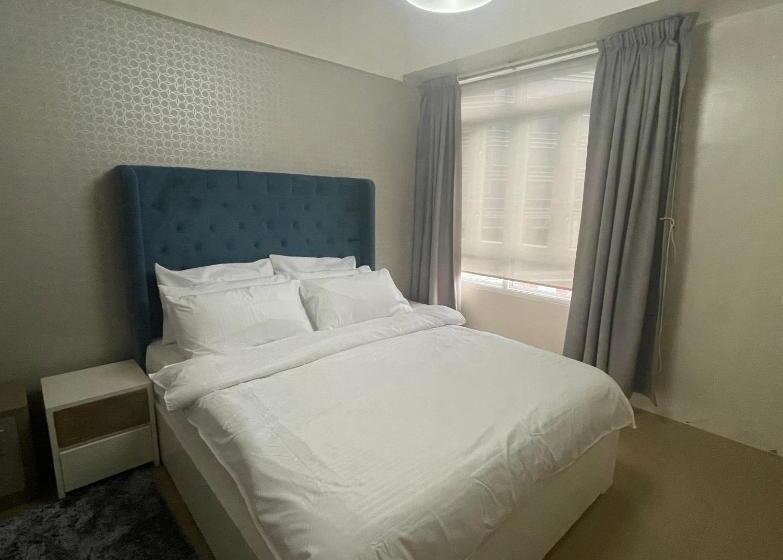 4j 150 Newport   Terminal3 Airport