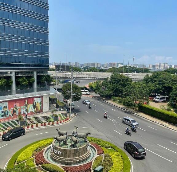 4j 150 Newport   Terminal3 Airport