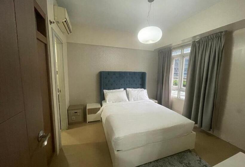 4j 150 Newport   Terminal3 Airport