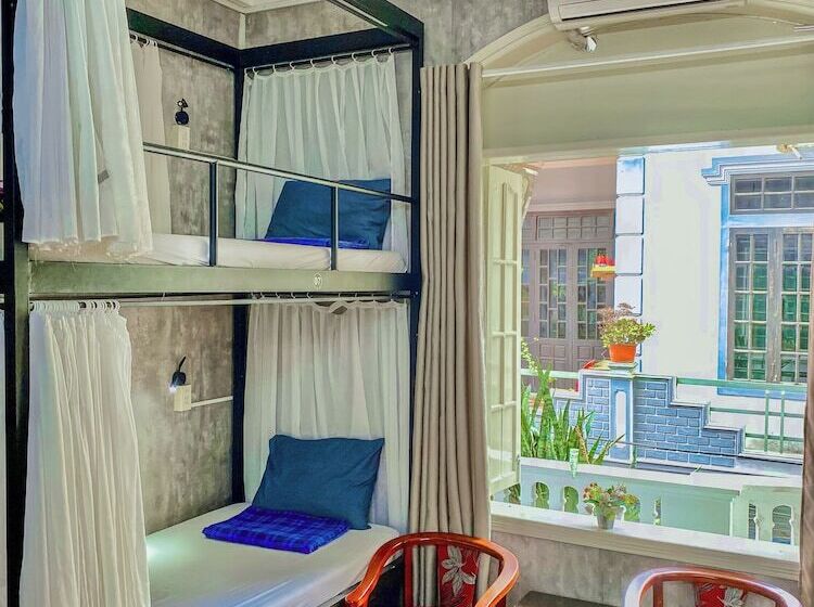 Amy Hostel Hue