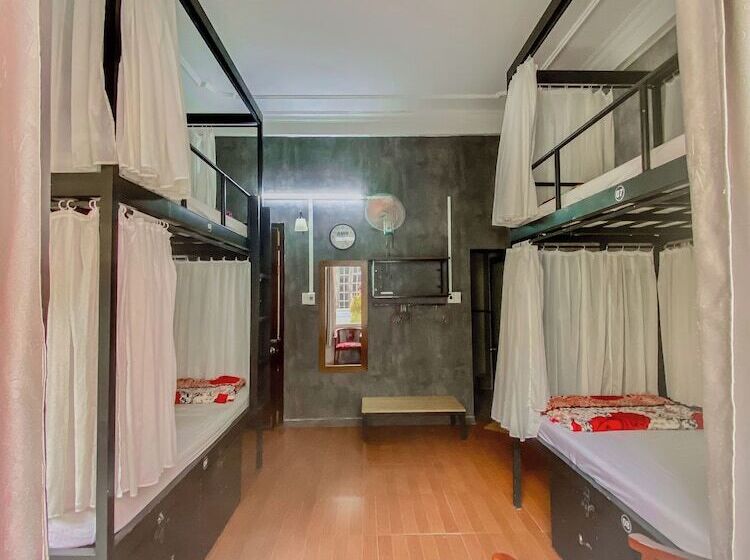 Amy Hostel Hue