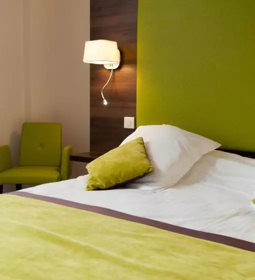 Logis Hotel Du Parc Restaurant   Le Rouget De Lisle