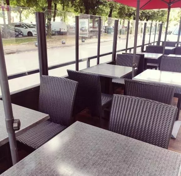 Logis Hotel Du Parc Restaurant   Le Rouget De Lisle