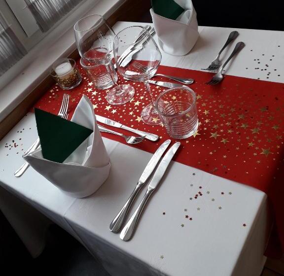 Logis Hotel Du Parc Restaurant   Le Rouget De Lisle