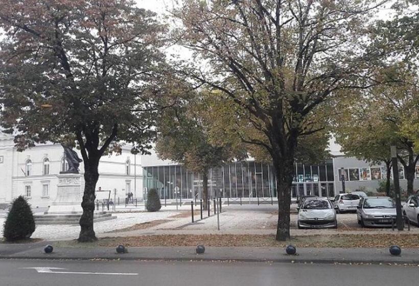 Logis Hotel Du Parc Restaurant   Le Rouget De Lisle