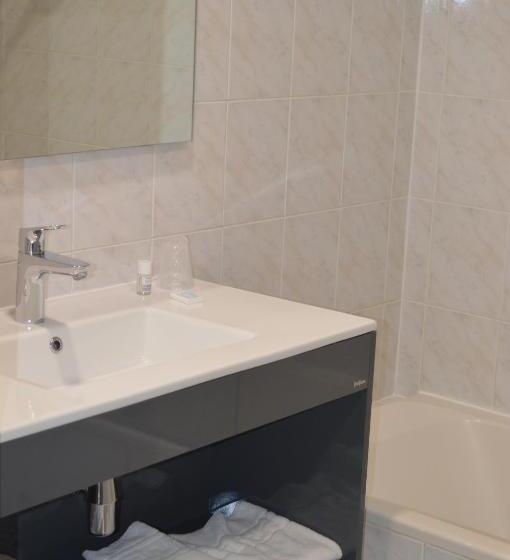 Logis Hotel Du Parc Restaurant   Le Rouget De Lisle