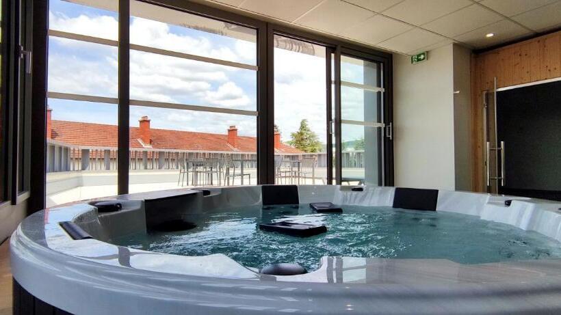 Logis Hotel Du Parc Restaurant   Le Rouget De Lisle