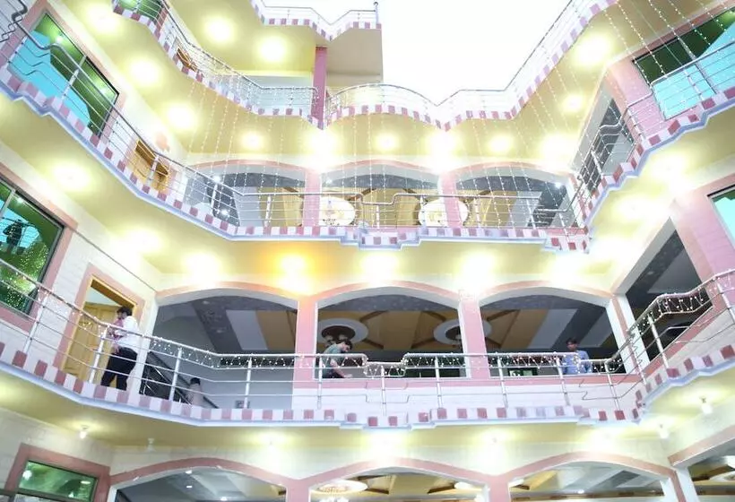 Canari Hotel Kashmir View