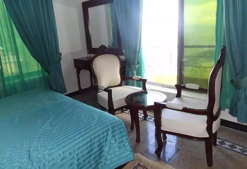 Canari Hotel Kashmir View