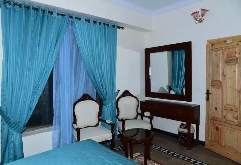 Canari Hotel Kashmir View