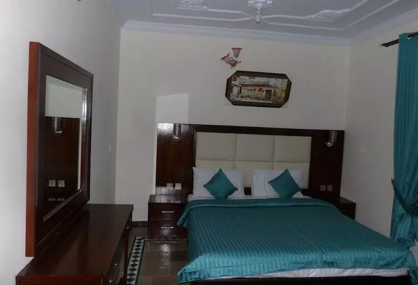 Canari Hotel Kashmir View