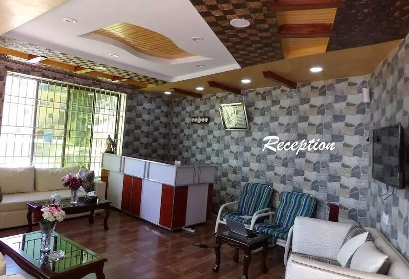 Canari Hotel Kashmir View