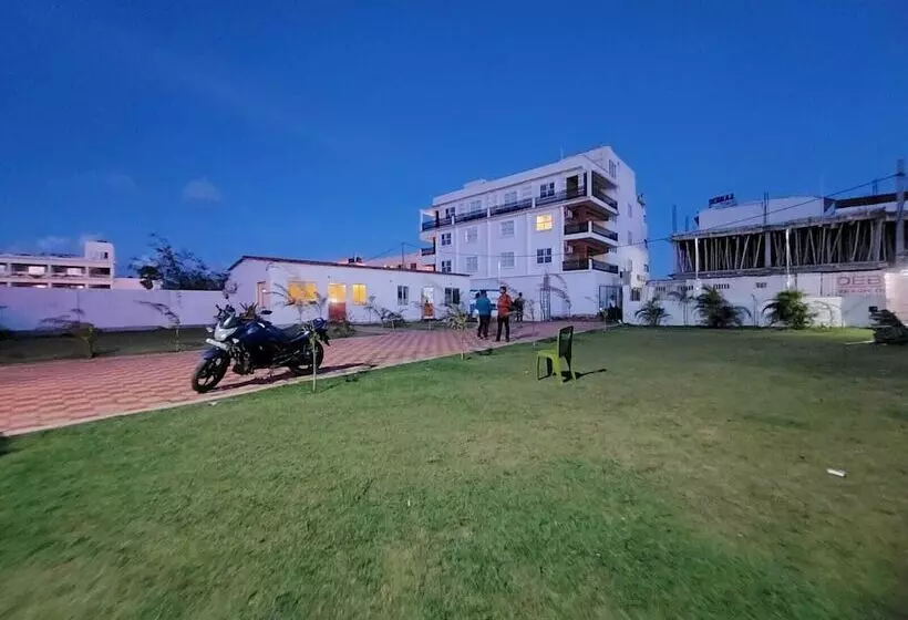 Hotelli Holiday Beach Resort Mandarmani