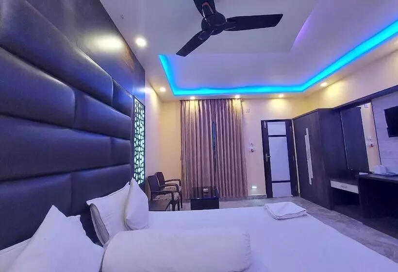 Hotelli Holiday Beach Resort Mandarmani