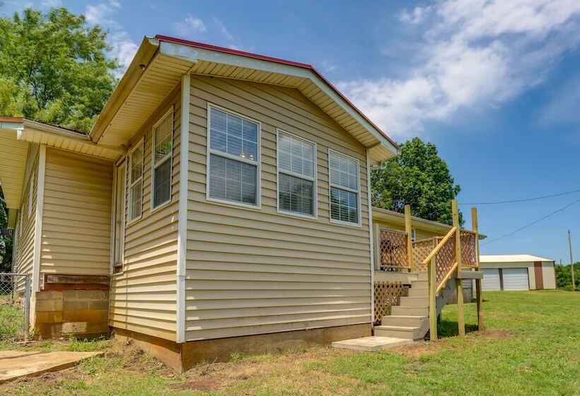 Charming Kaw Lake Country Home W/ Game Room!