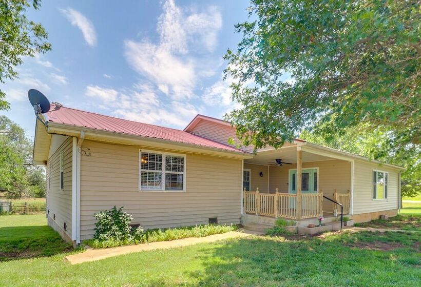 Charming Kaw Lake Country Home W/ Game Room!